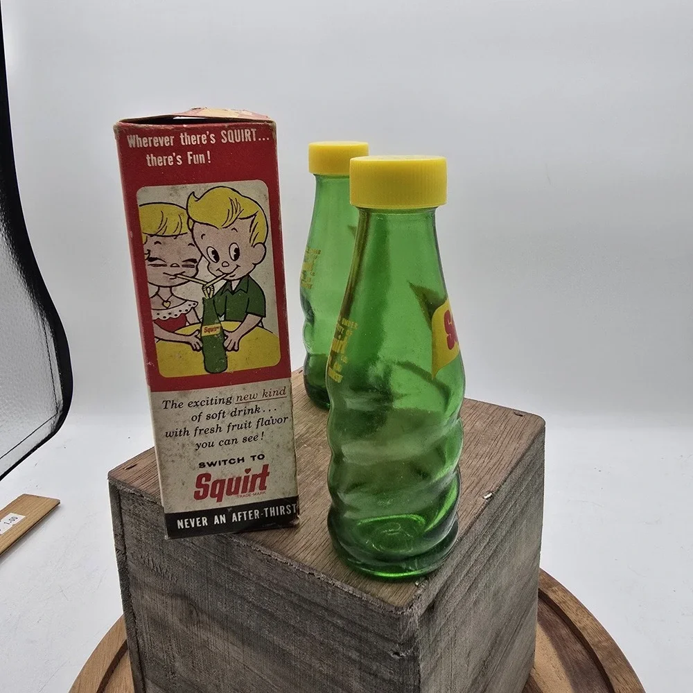 Vintage Squirt Soda Pop Glass Bottle Salt and Pepper Shakers Green With Box #2
